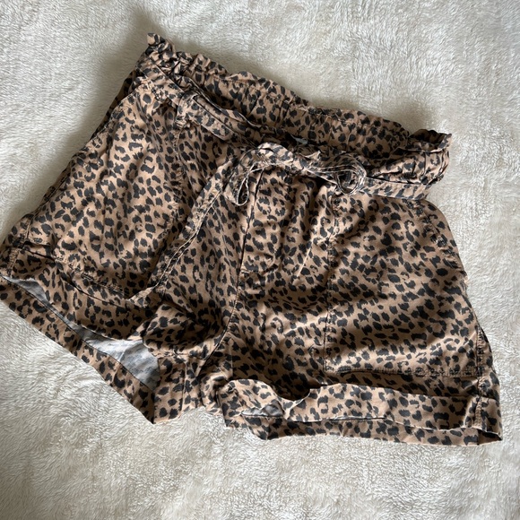 Aerie paper bag camp shorts - Picture 2 of 4